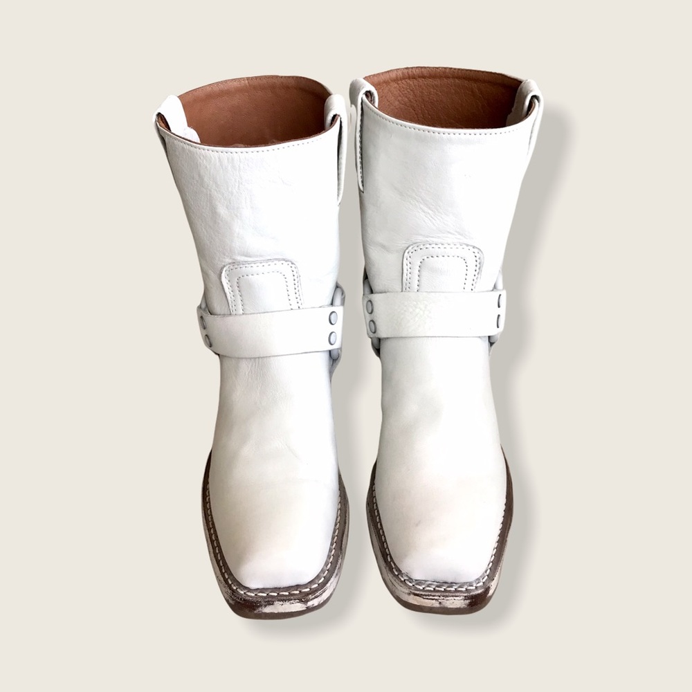 Frye Harness 8R White Distressed Cowboy Calf Boots - Picture 9 of 16